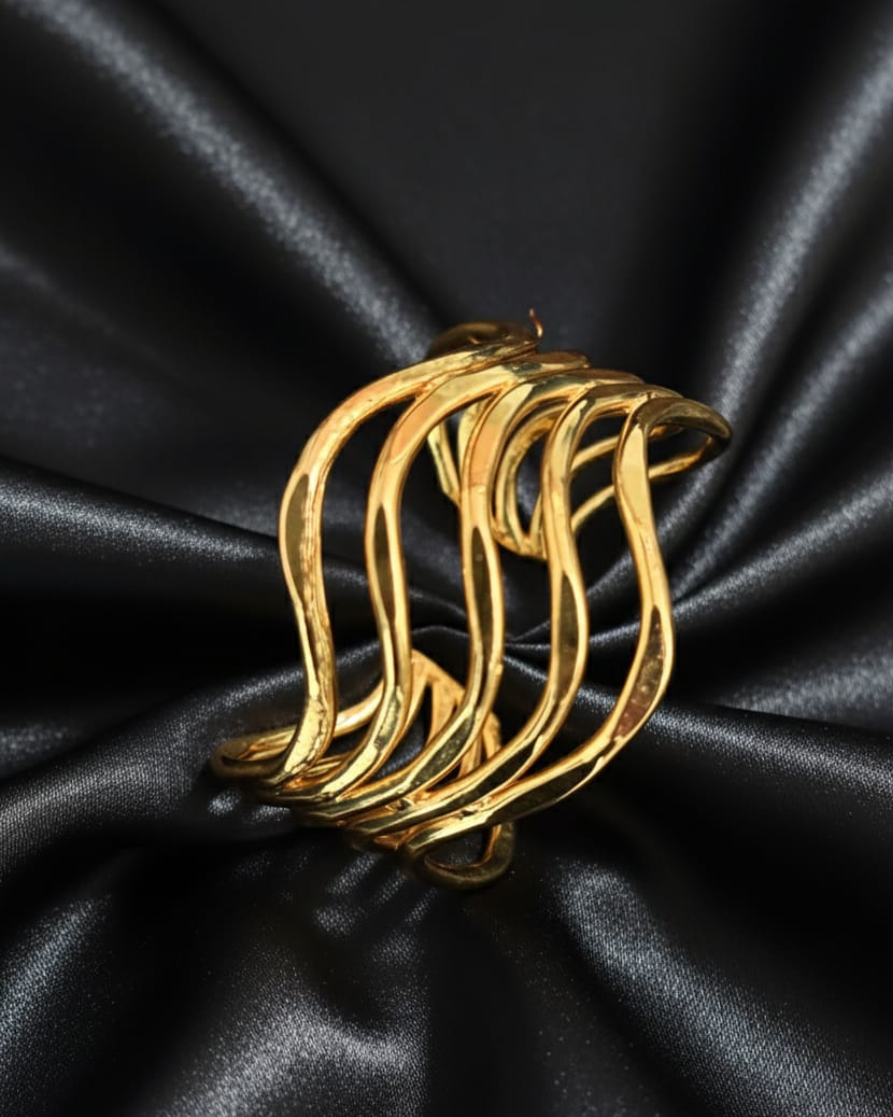 Golden Wave Handcuff
